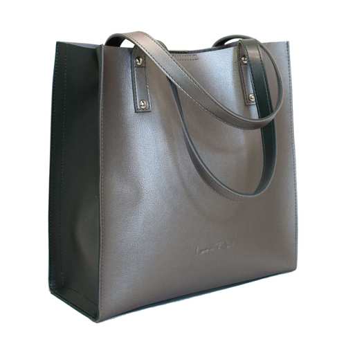 Практична сумка від українського бренду ТМ "LucheRino" виготовлена з високоякісного шкірзамінника та якісної надійної фурнітури.