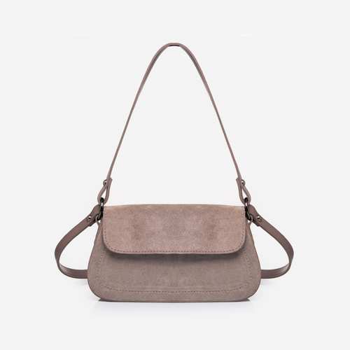 Сумка українського бренду ТМ  "Lucherino" стане хорошим придбанням не на один рік.  Невелика жіноча сумочка виготовлена з високоякісного шкірзамінника та якісної надійної фурнітури в кольорі - нікель. Одне відділення з однією кишенею на застібці.